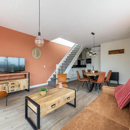 Modern Waterfront Retreat, Cleaning Included * Uitgeest
