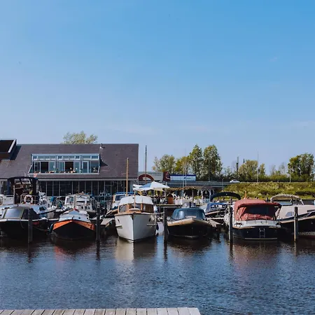 Modern Waterfront Retreat, Cleaning Included *