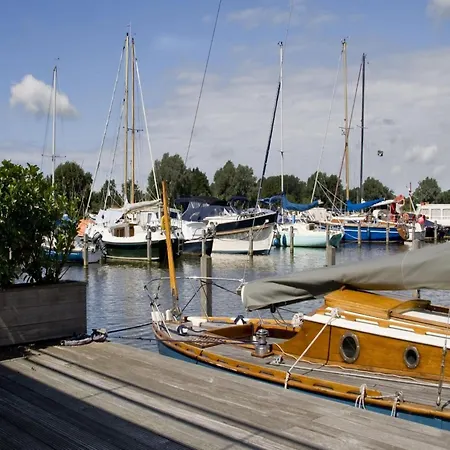 Modern Waterfront Retreat, Cleaning Included Uitgeest